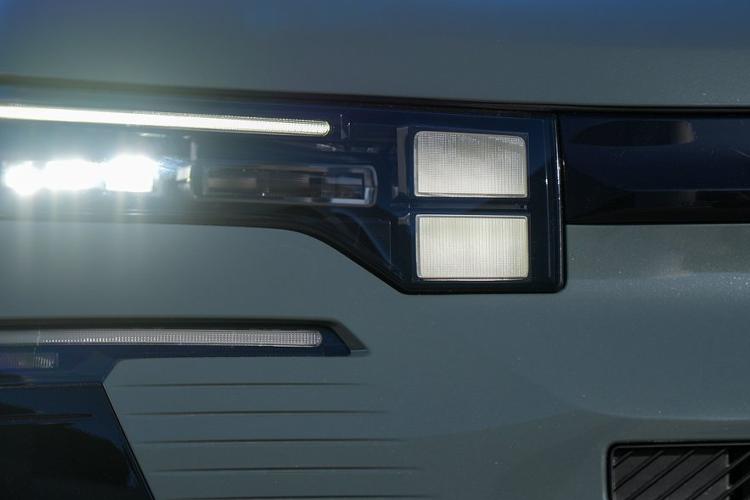 3975903 157kW Plus 73kWh 5dr Auto