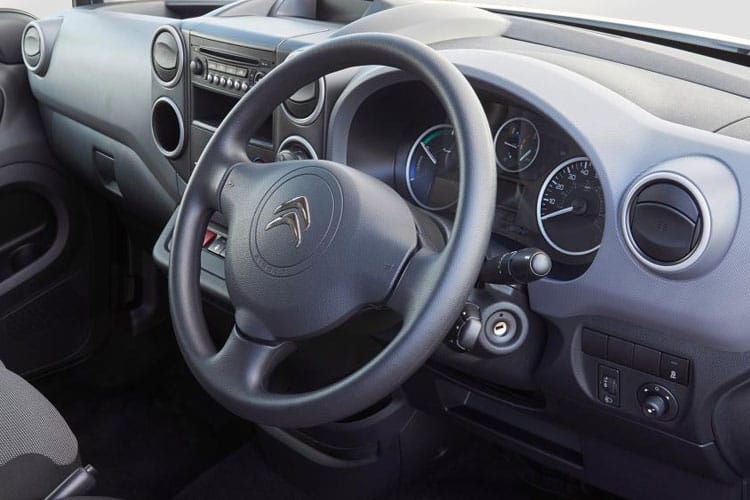 3943376 100kW 52kWh Van Enterprise Plus Auto