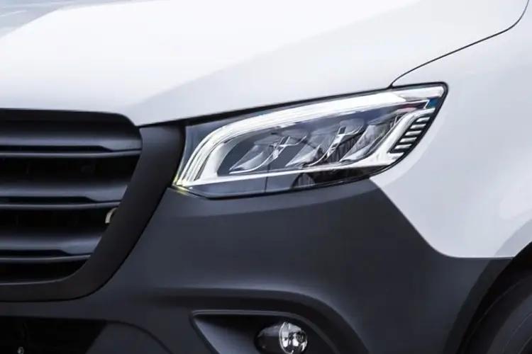 3844661 150kW 81kWh Pro Van Auto